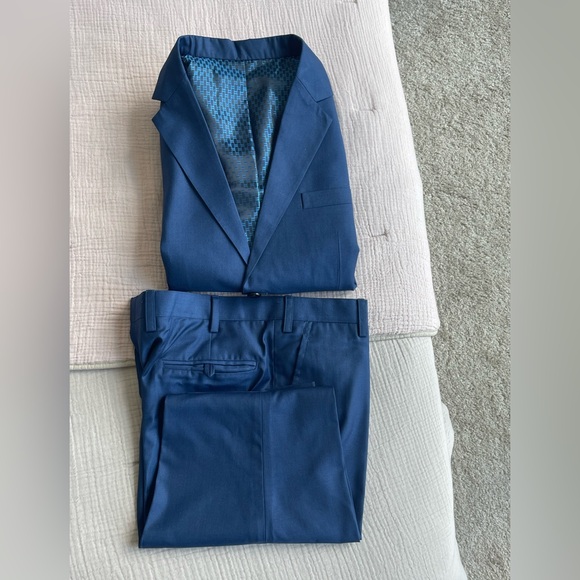 Raymond Men's 2-Piece Blue Suit - Picture 4 of 11